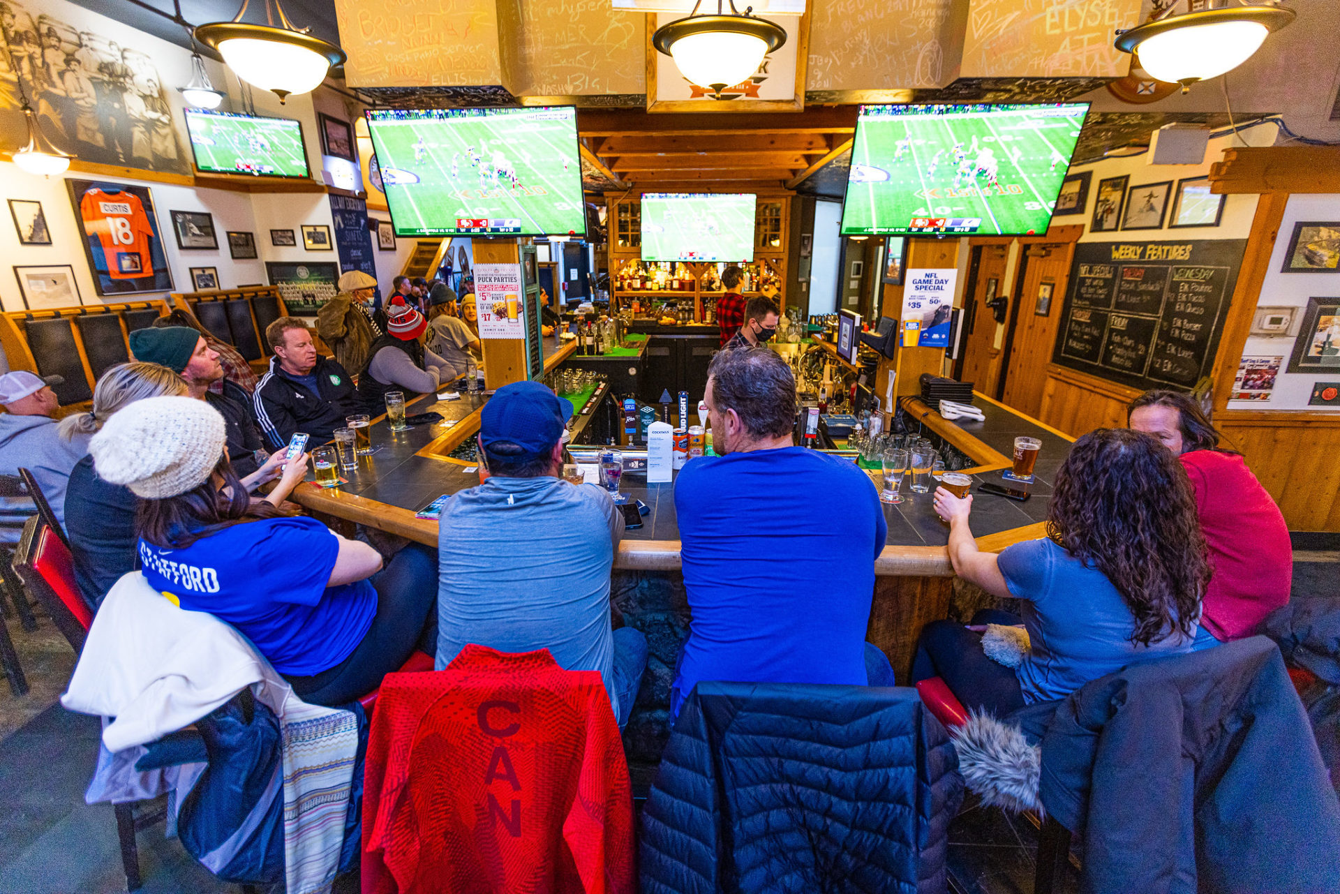 Catch “The 6 Nations” Rugby at The Elk & Oarsman’s: Your Go-To Sports Bar and Restaurant in Banff