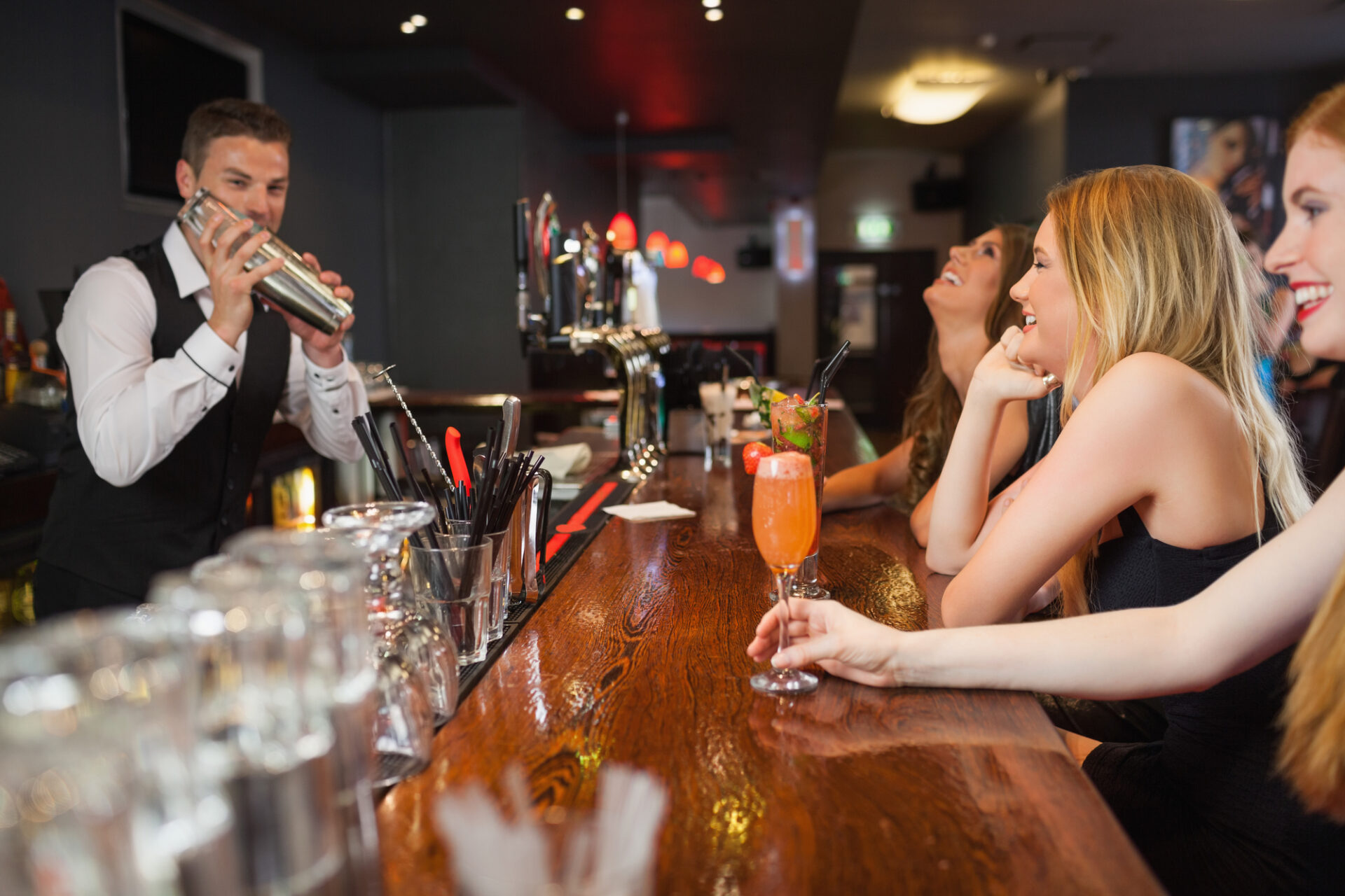 How to Find Authentic Local Bars on Your Next Vacation