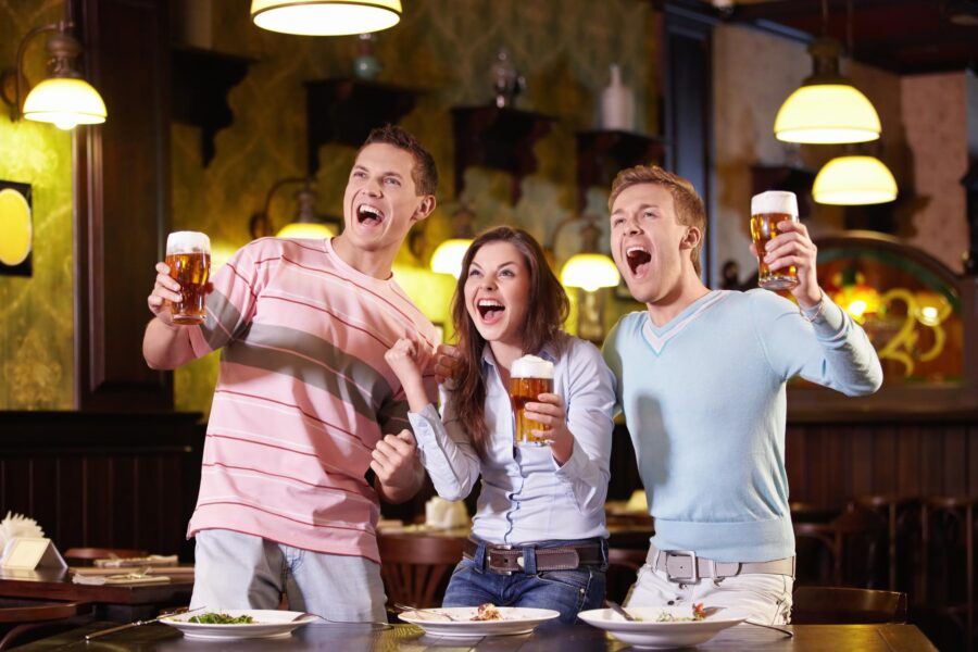 Top Reasons to Watch the Big Game at a Local Sports Bar